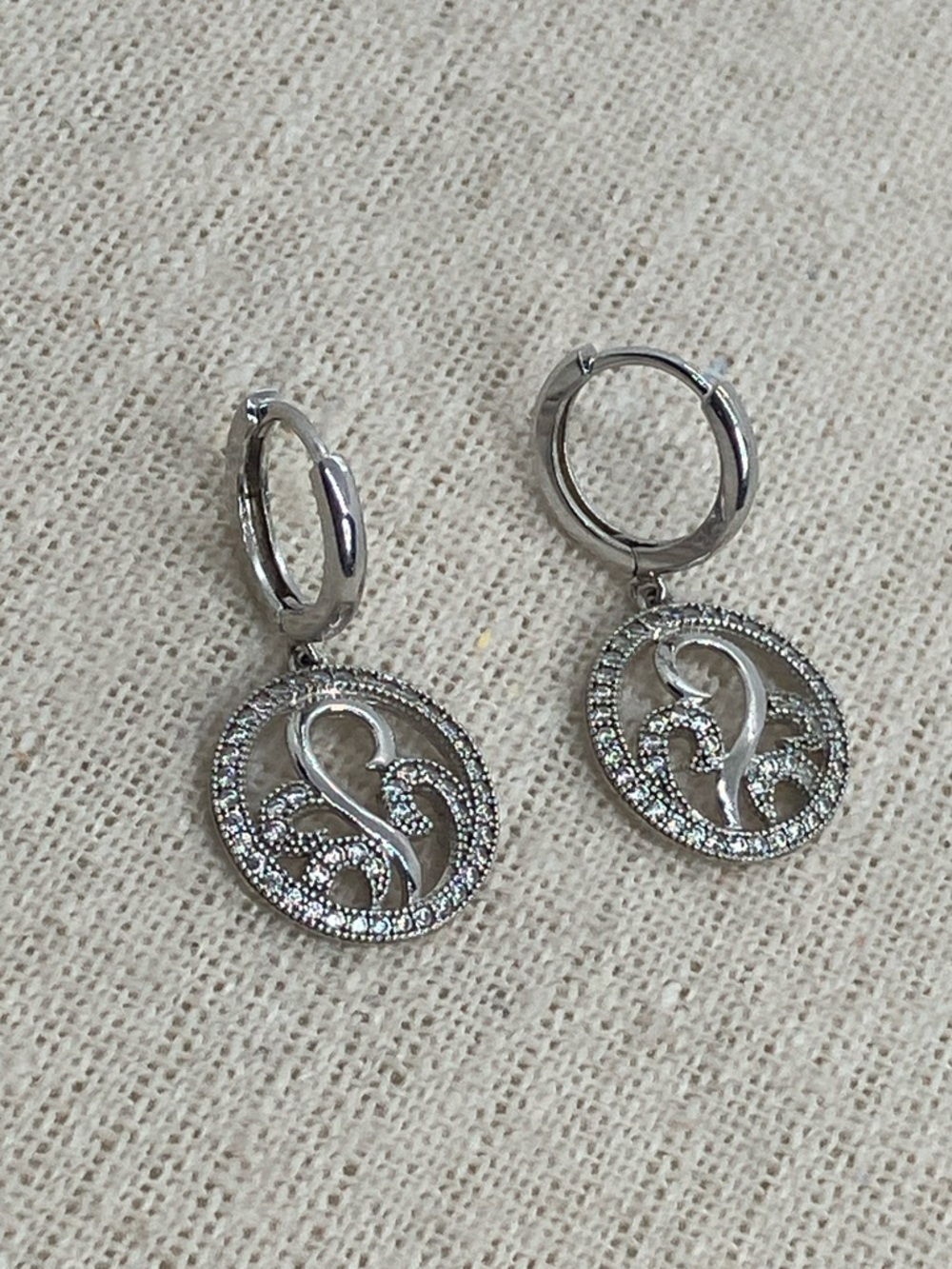 Vtg 925 Sterling Silver & CZ Pave Filigree Vines Huggie Hoop Earrings